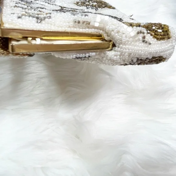 Vintage Gold-Pewter-White Beaded Clutch. - Picture 7 of 13
